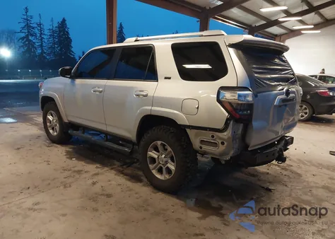 2018 Toyota 4Runner Sr5 z USA, uszkodzony, nr VIN JTEBU5JR7J5579351